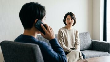 婚約者が家族を紹介してくれないのはなぜ？相手の家族に会えない理由と結婚前に確認したいことを解説