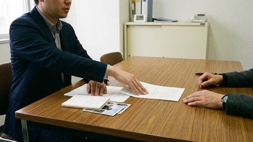 探偵の初回相談で何を話す？相談前の準備と依頼前に確認したいポイントを解説