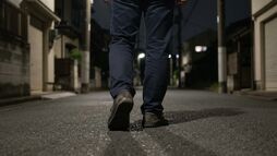 家族の深夜の散歩が増えた理由は？夜に出歩く背景と注意したい変化